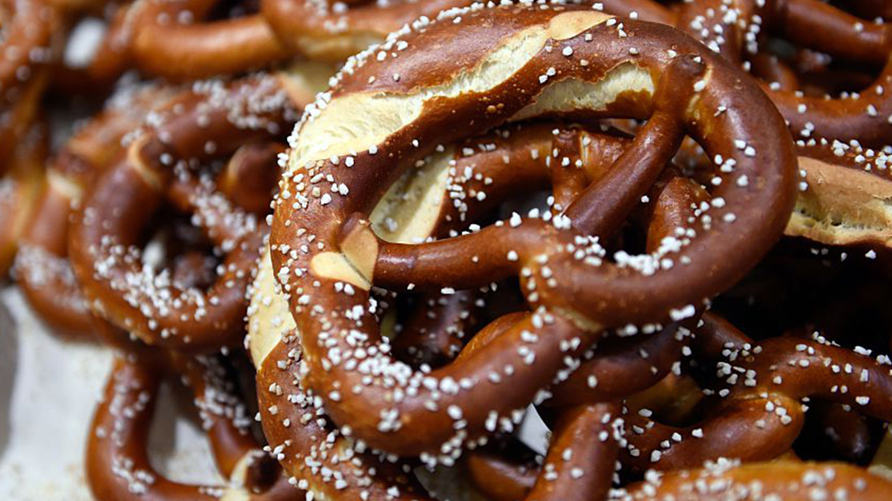 Students served pretzels covered in oven cleaner, lawsuit claims — Great Neck Schools news